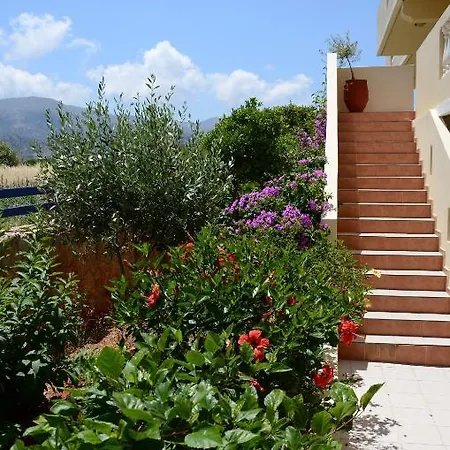 Cretan Family מאליה