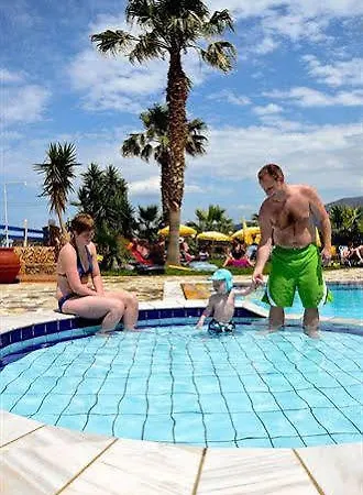 מלון דירות Cretan Family 2*